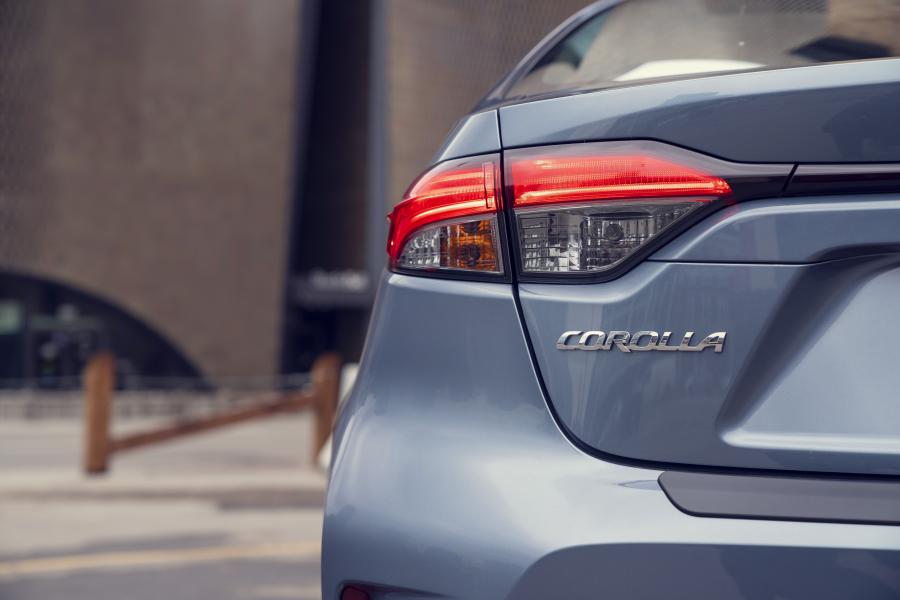 Детали экстерьера Toyota Corolla XLE Sedan 2019 года  (NA) (фото 33 из 40)